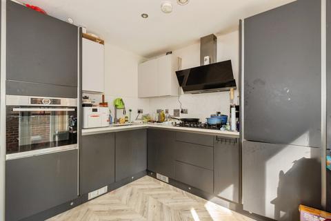 3 bedroom flat for sale, Russell Green Close, Purley, CR8