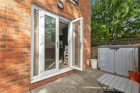 3 bedroom flat for sale, Russell Green Close, Purley, CR8
