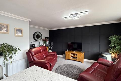 2 bedroom bungalow for sale, Moray Court, Auchtertool, KY2