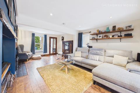 4 bedroom end of terrace house for sale, Biggleswade Road, Central Bedfordshire SG18