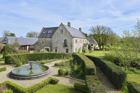6 bedroom property for sale, estate, London BA5