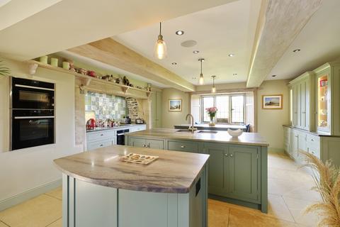 6 bedroom property for sale, estate, London BA5