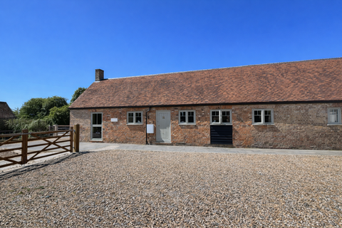 2 bedroom house to rent, Hill Farm Barns, Beds LU6
