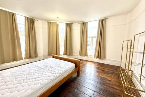 4 bedroom flat to rent, Caledonian Road, London  N7