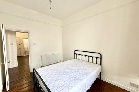 4 bedroom flat to rent, Caledonian Road, London  N7