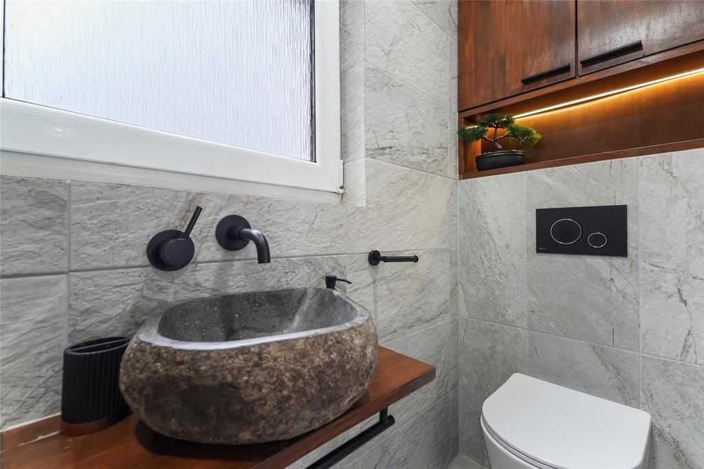 Ensuite