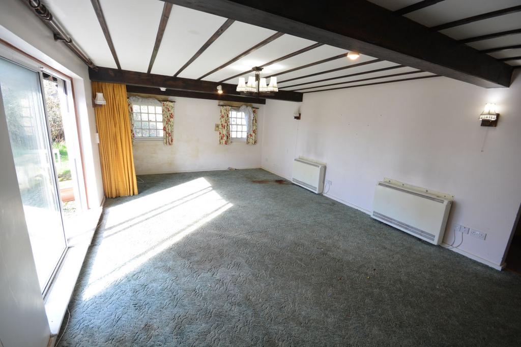 Sitting/dining room