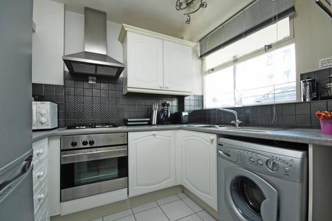 1 bedroom flat to rent, Churchill Gardens, Pimlico, London, SW1V