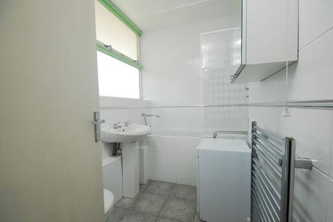 1 bedroom flat to rent, Churchill Gardens, Pimlico, London, SW1V