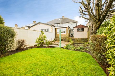 2 bedroom semi-detached house for sale, Gleanings Avenue, West Yorkshire HX2