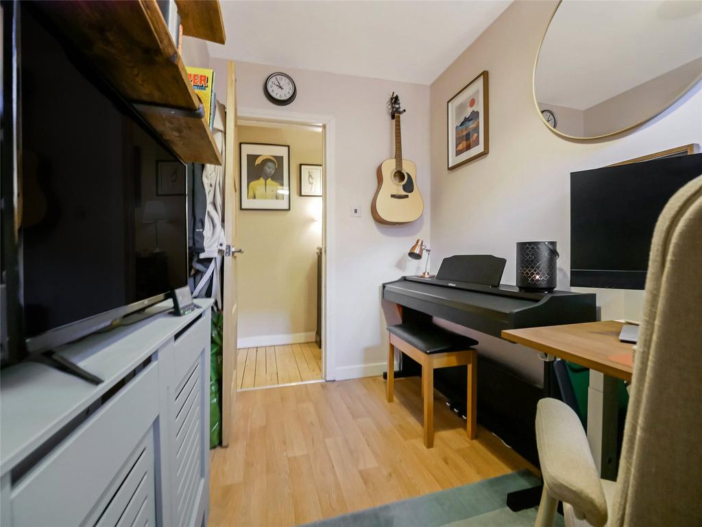 Bedroom 2/Office