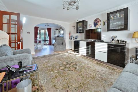2 bedroom flat for sale, The Cloisters, Bushey, WD23