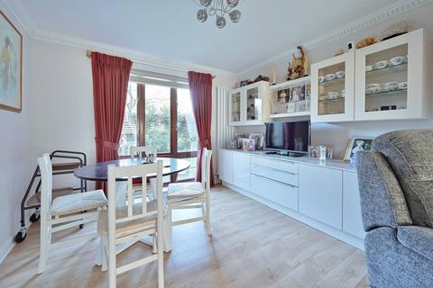 2 bedroom flat for sale, The Cloisters, Bushey, WD23