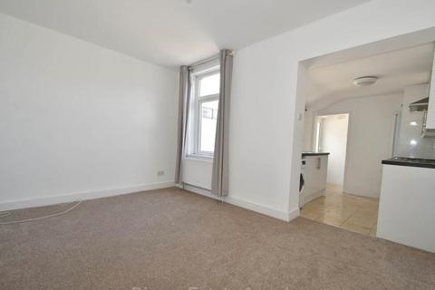 2 bedroom house to rent, San Diego Road, Gosport, PO12