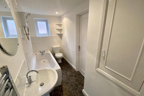 2 bedroom terraced house to rent, Trafalgar Terrace, Darlington, DL3