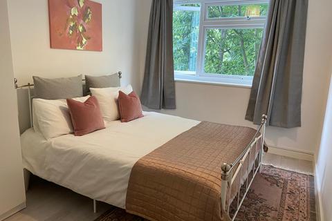2 bedroom apartment to rent, Brixton Road, London, SW9