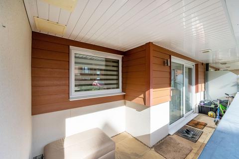 2 bedroom flat for sale, Meadowview Road, Raynes Park, London, SW20