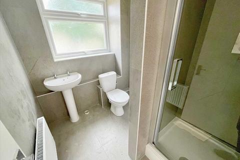 2 bedroom flat for sale, Windmill Lane, Bushey Heath, WD23.