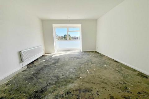 2 bedroom flat for sale, Windmill Lane, Bushey Heath, WD23.