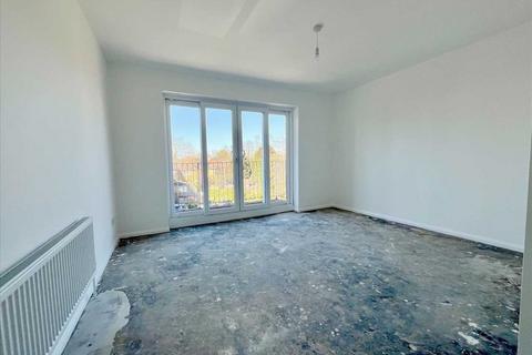 2 bedroom flat for sale, Windmill Lane, Bushey Heath, WD23.