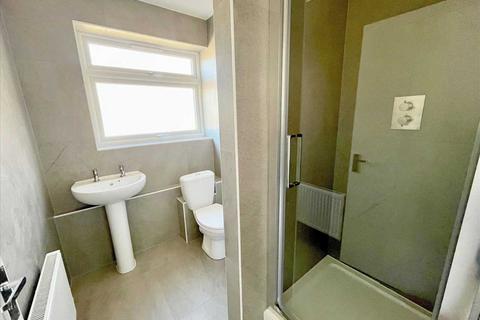 2 bedroom flat for sale, Windmill Lane, Bushey Heath, WD23.