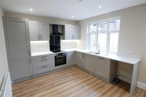 3 bedroom house to rent, Bruntcliffe Lane, Morley, Leeds