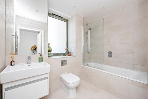 1 bedroom flat for sale, Kingsway, Hove, East Sussex, BN3