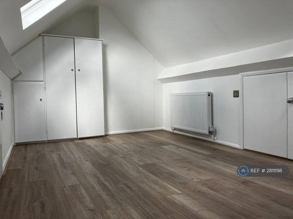Third Bedroom ( Loft)
