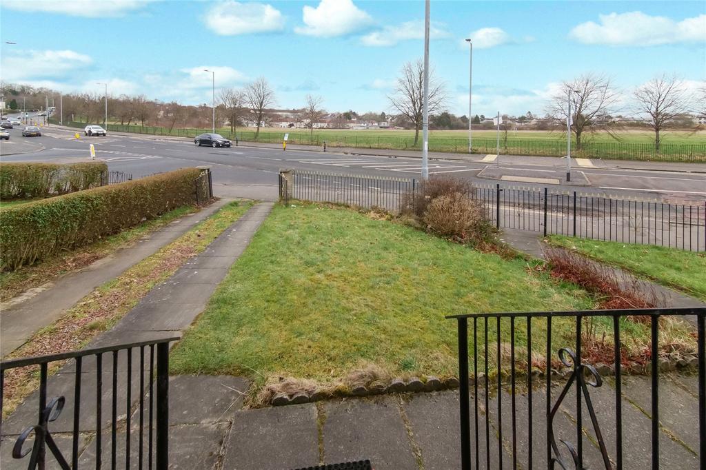 Front Drive & Garden