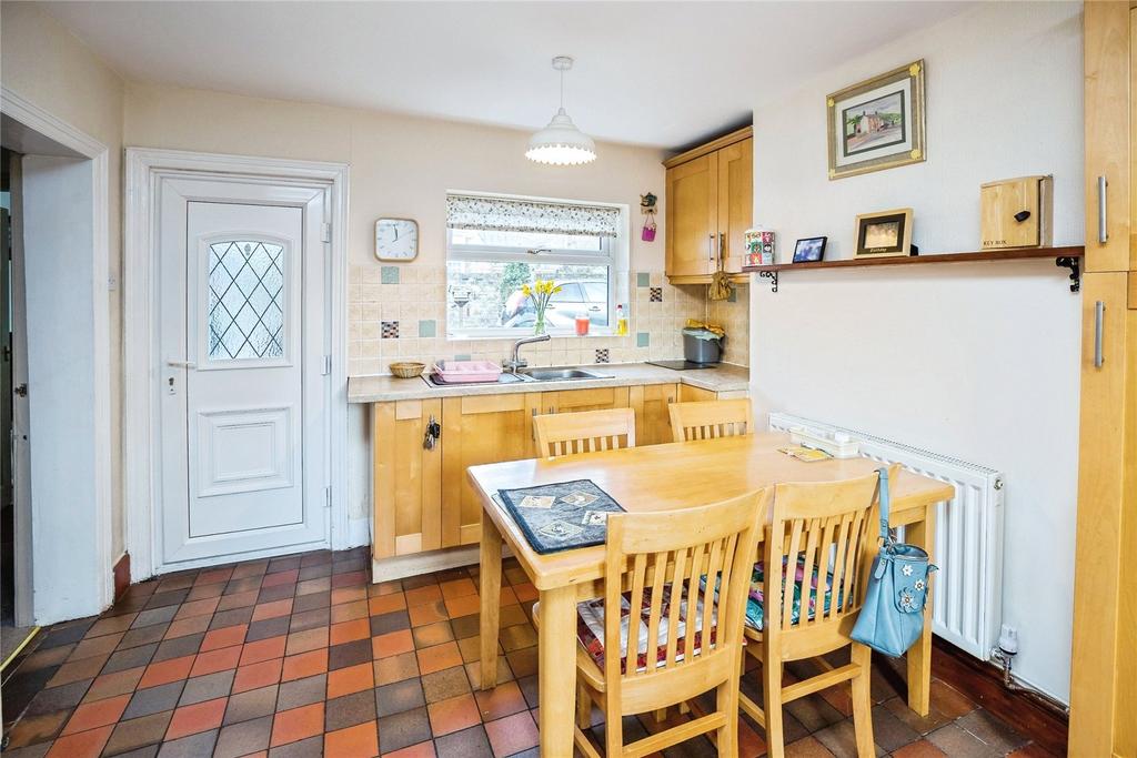 Kitchen/Dining Area