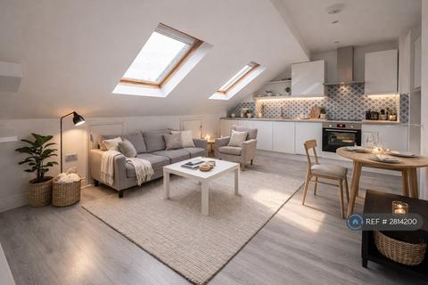 2 bedroom flat to rent, East Finchley, London, N2