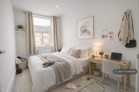 2 bedroom flat to rent, East Finchley, London, N2