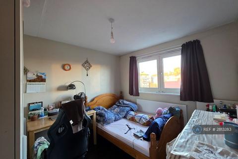 undefined, Wickford St, London, E1