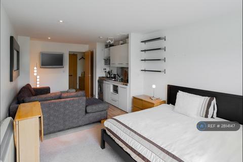 Studio to rent, Long Lane, London, SE1