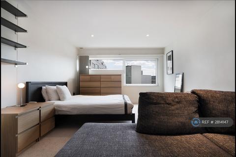 Studio to rent, Long Lane, London, SE1