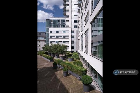 Studio to rent, Long Lane, London, SE1