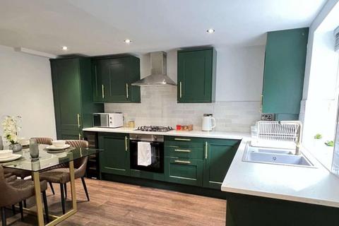 2 bedroom flat to rent, Cromwell Rd KT4