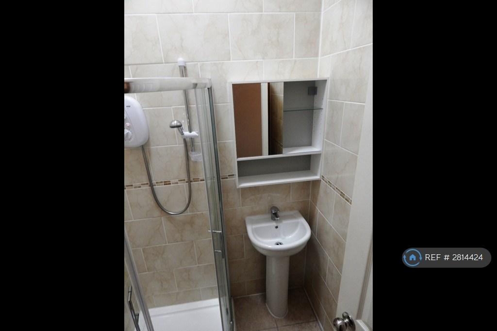 En-Suite (Bedroom 3)