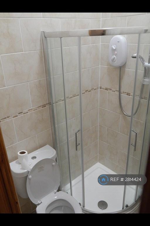 En-Suite (Bedroom 3)