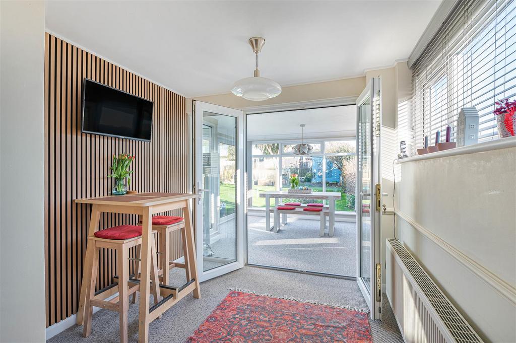 Breakfast/Dining Room