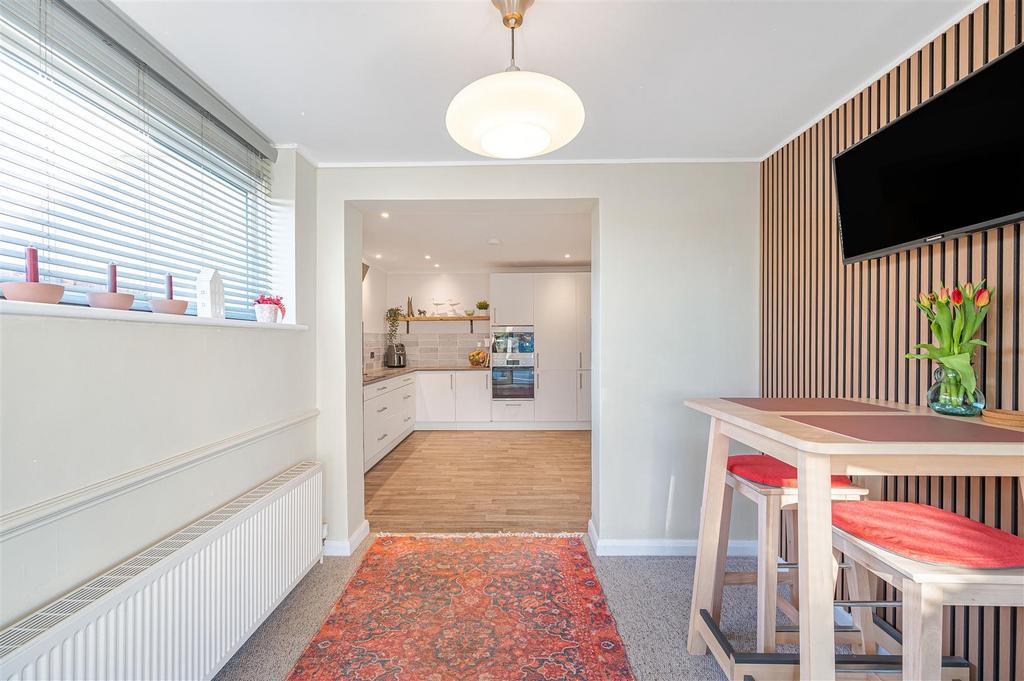Breakfast/Dining Room