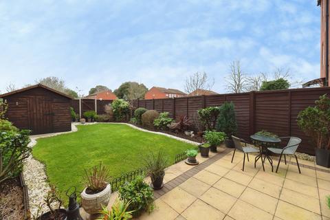 2 bedroom flat for sale, Grovelands, West Molesey, Surrey, KT8