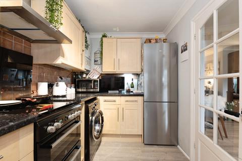 2 bedroom flat for sale, Grovelands, West Molesey, Surrey, KT8