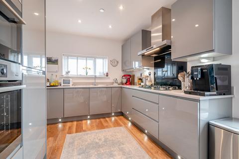 5 bedroom detached house for sale, Middle Reen Place, Glan Llyn, Newport