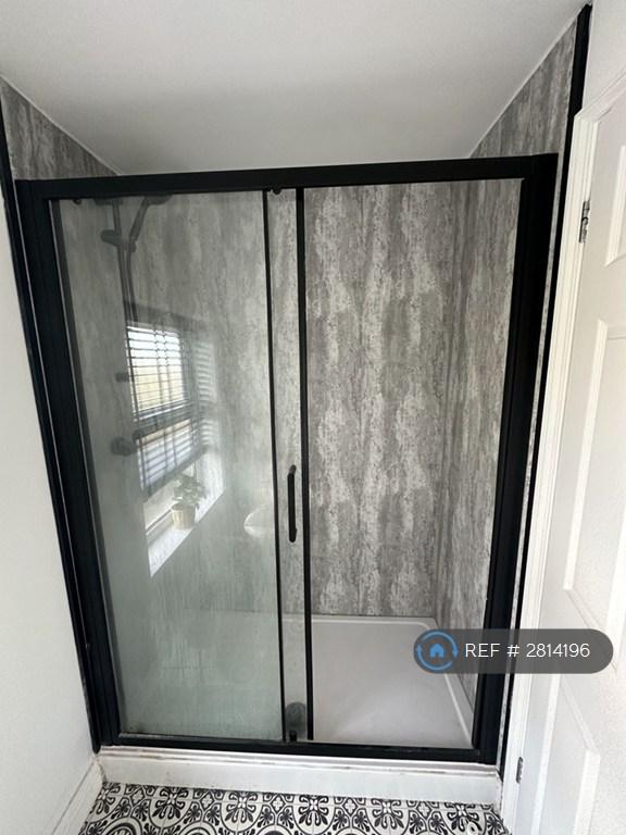 Room 3 En-Suite