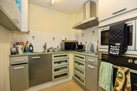 1 bedroom flat for sale, Allingham Court, Summers Road, Godalming, Surrey, GU7