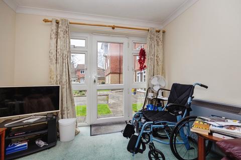 1 bedroom flat for sale, Allingham Court, Summers Road, Godalming, Surrey, GU7