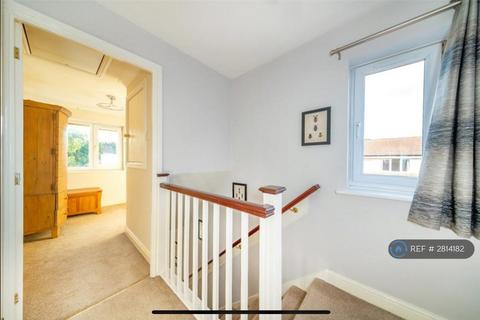 3 bedroom semi-detached house to rent, Merlin Close, Morley, Leeds, LS27