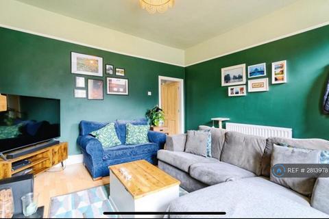 3 bedroom terraced house to rent, Astbury St, Manchester, M26