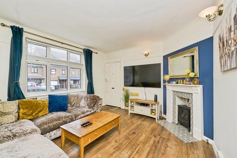 2 bedroom maisonette for sale, Weston Court, Denmark Road, Kingston upon Thames, KT1